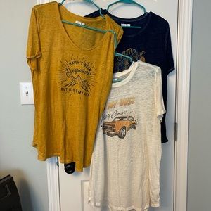 3 Maurice’s graphic tees XL